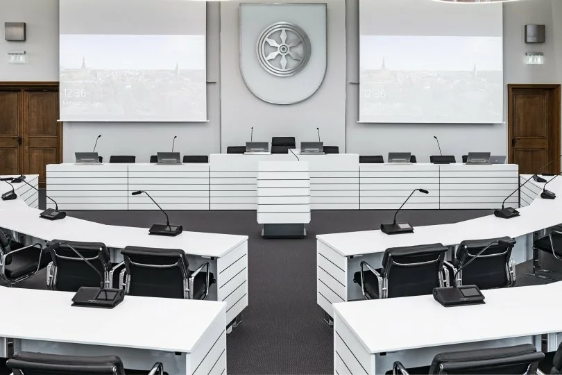 Asztalba süllyeszthető monitorok az Element One-tól