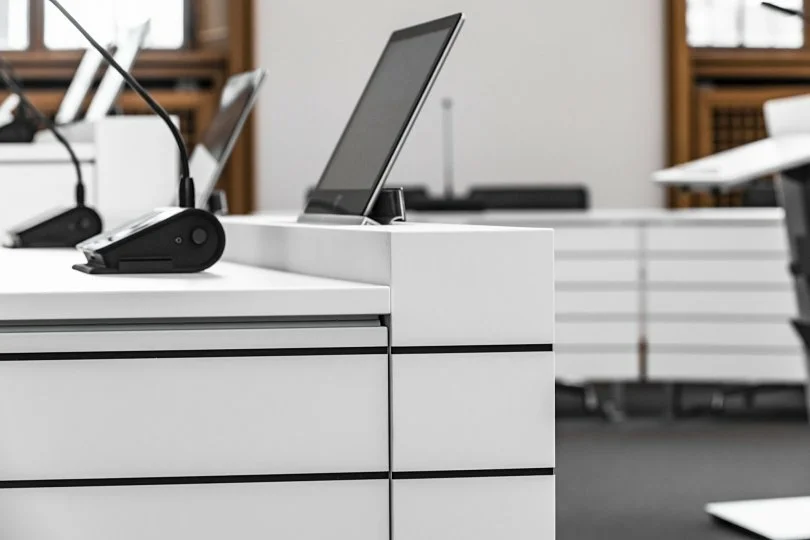 Asztalba süllyeszthető monitorok az Element One-tól